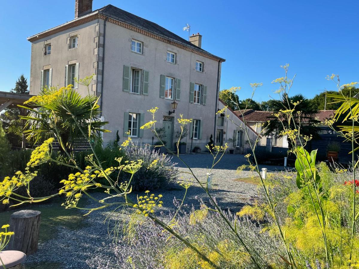 Maison Hirondelles Hotes Mezieres-sur-Issoire Exterior foto